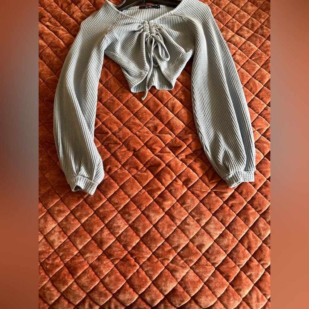 Cropped sweater with flared sleeves